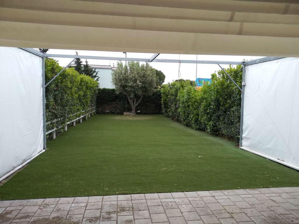 giardino erba sintetica